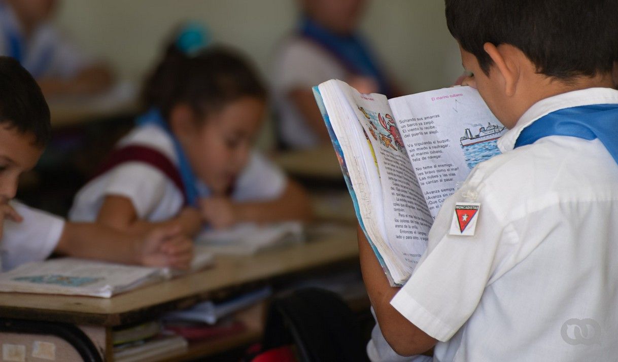 Exclusión política y adoctrinamiento: otros límites de la educación en Cuba

