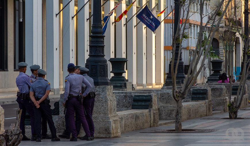 En las notas oficiales sobre los recientes altercados con policías en los que resultaron muertos dos ciudadanos se han expuesto los antecedentes penales de las víctimas y se ha dicho que los agentes actuaron en defensa propia. Foto: Sadiel Mederos.