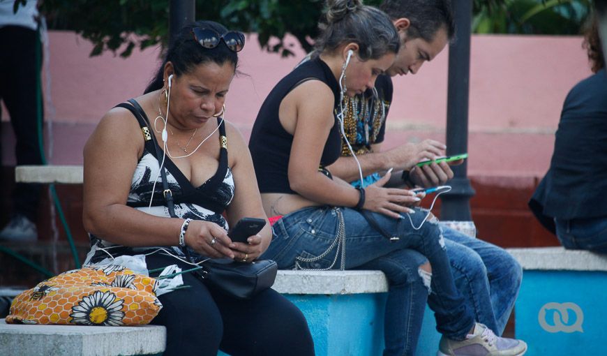 Conexión a Internet en Cuba, zona wifi, celulares, internet móvil en La Habana. 