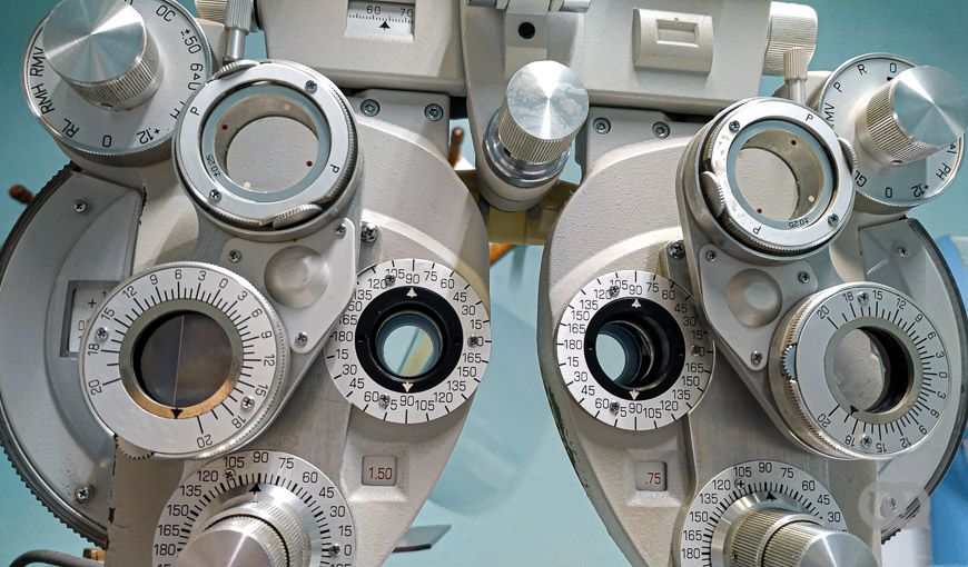 Equipo médico utilizado para medir la visión.