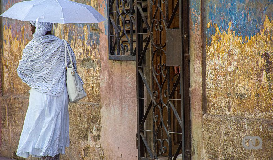 Religión afrocubana, iyabó, calles de La Habana, género