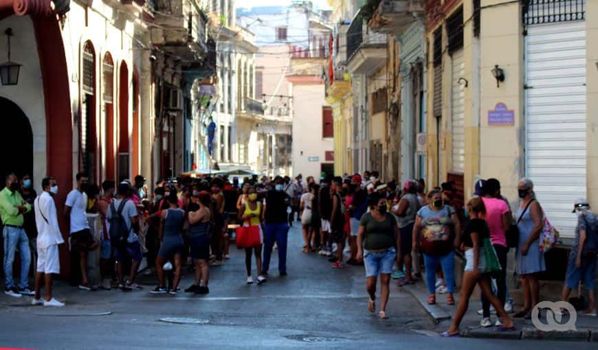 Entrada de la calle San José en La Habana Vieja. Foto: Jessica Dominguez 