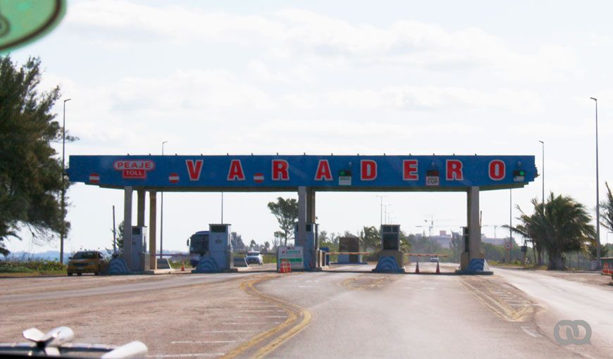 Carretera entre la ciudad de Matanzas y Varadero