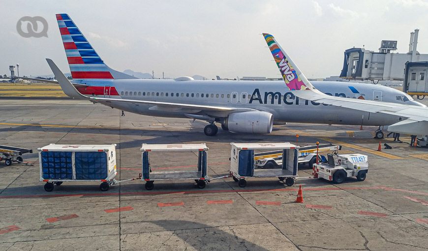 Avión de American Airlines en el aereopuesto de La Habana.