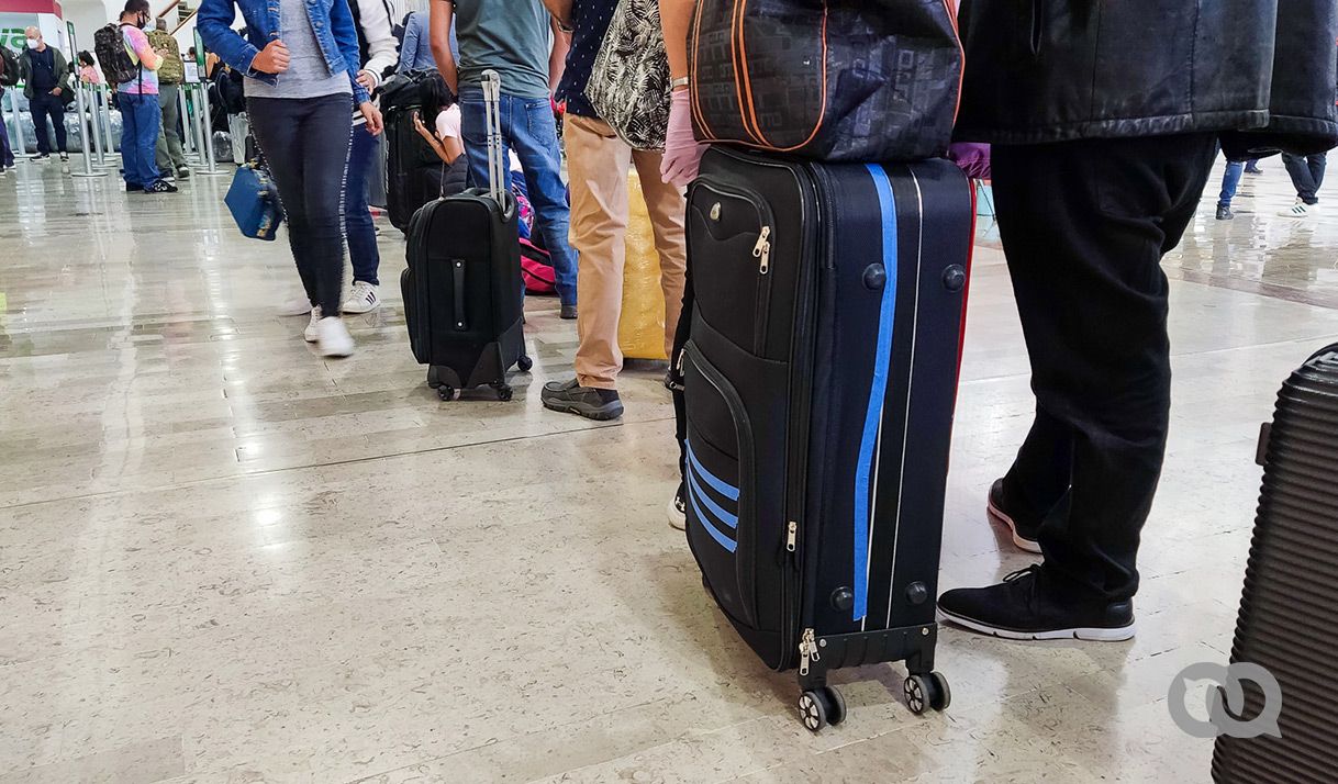 maletas, personas, piso, aeropuerto