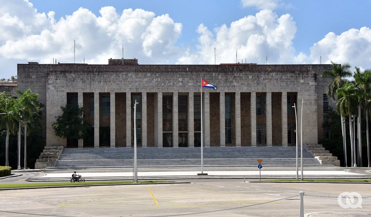 El Partido comunista y el Gobierno cubanos mueven fichas intermedias