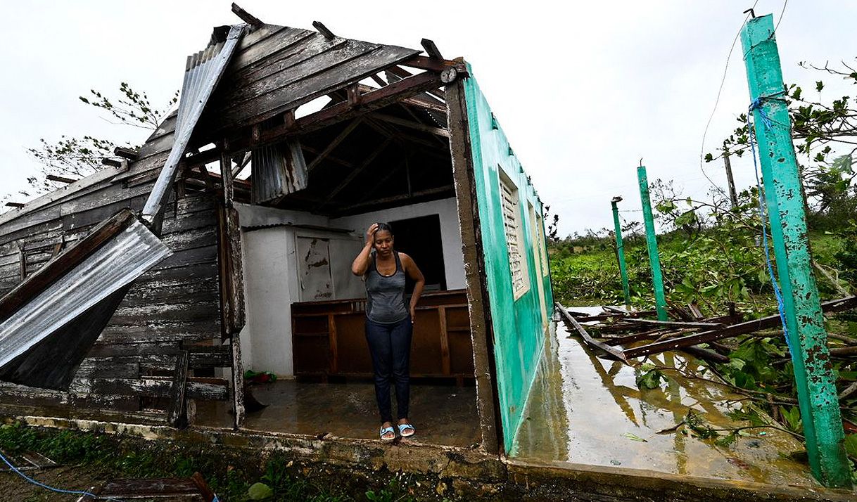huracán Ian, ayuda humanitaria, gobierno cubano, casa en ruinas, mujer