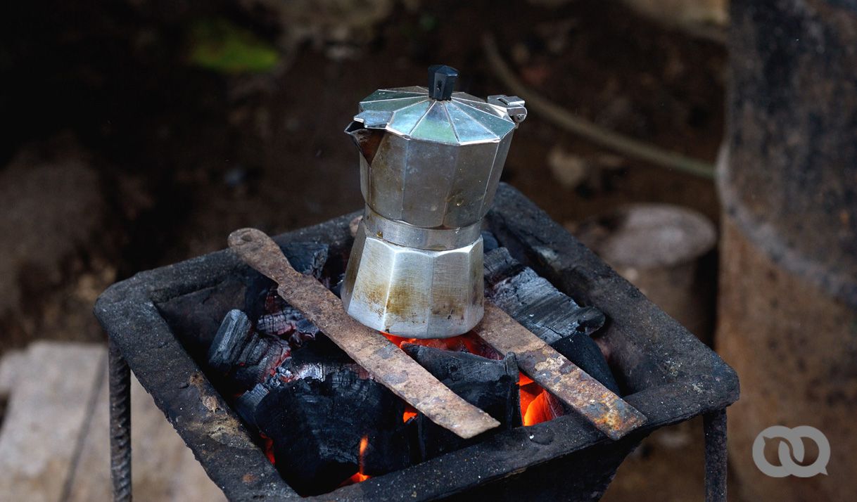 cafetera fogón de carbón