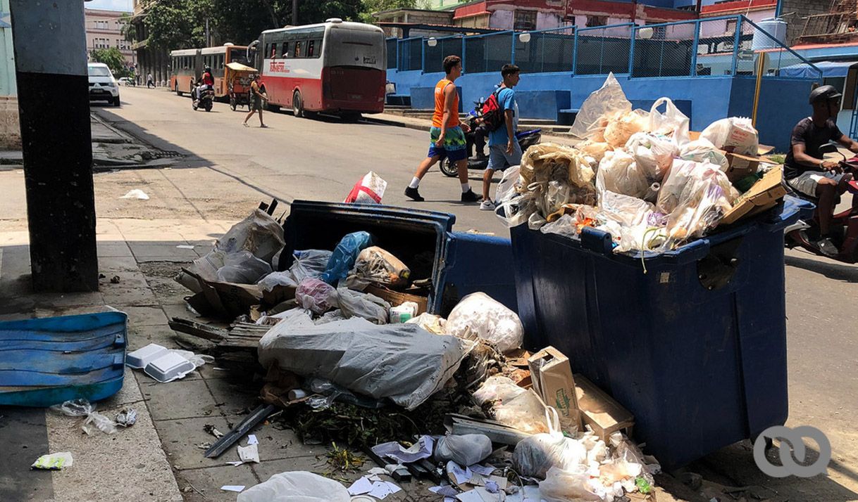 basura calle personas bus