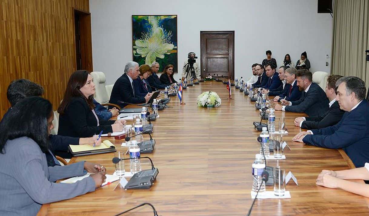 Delegación rusa encabezada por Titov Boris. Foto: Presidencia Cuba.