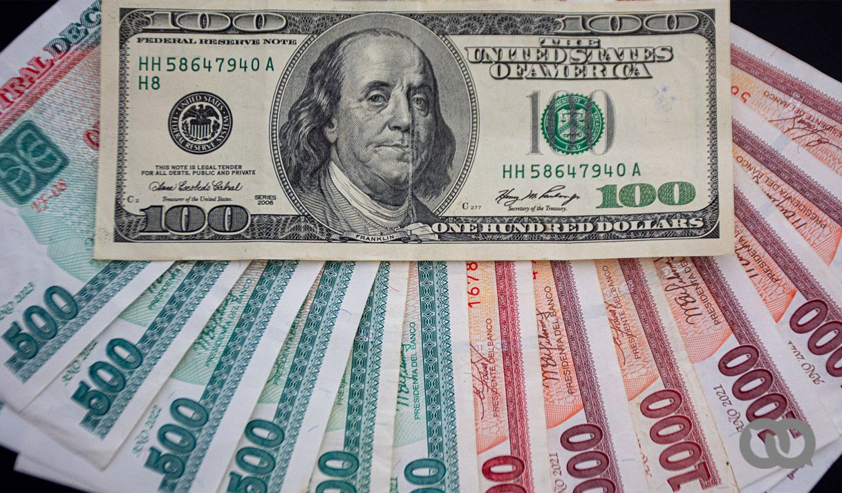 billetes dólares estadounidenses pesos cubanos