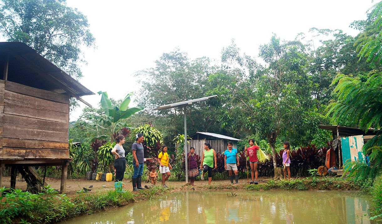 Más tiempo y más seguridad: así cambió una comunidad de la Amazonía ecuatoriana con los paneles solares