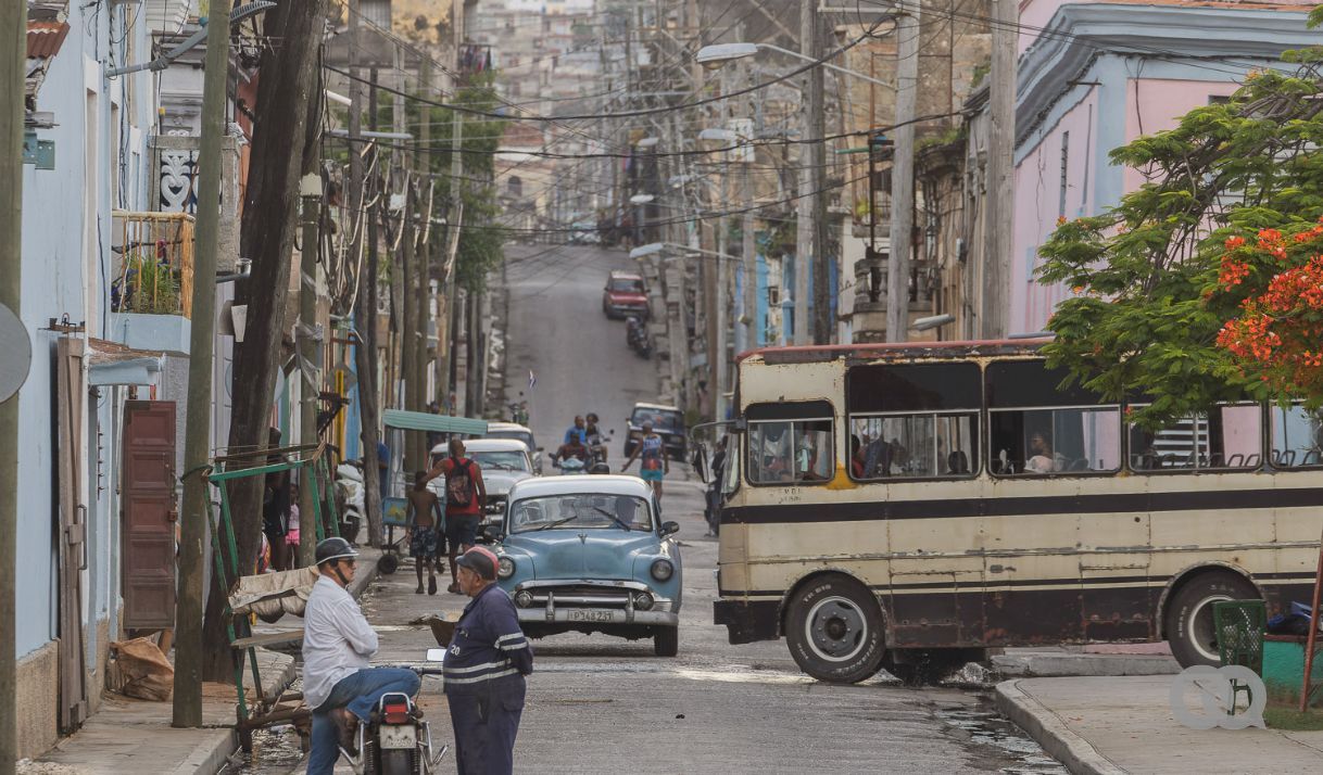 Cómo el Gobierno cubano lucra con la importación de autos