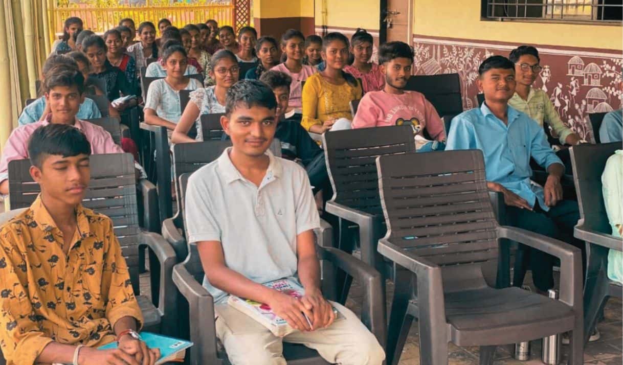 En los dos años desde que se estableció la biblioteca de Nani Bhatlav, 23 jóvenes de la zona han aprobado varios exámenes gubernamentales, incluyendo para la policía, el departamento forestal y la junta estatal de electricidad. Foto: Arreglo especial