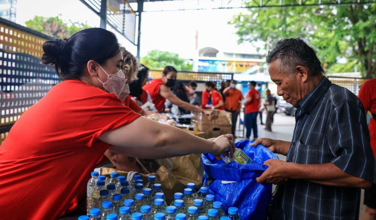 Las organizaciones miembros de la Red Mundial de Bancos de Alimentos proporcionaron 1.700 millones de comidas a más de 40 millones de personas en 2023. Foto: The Global FoodBanking Network/Annice Lyn