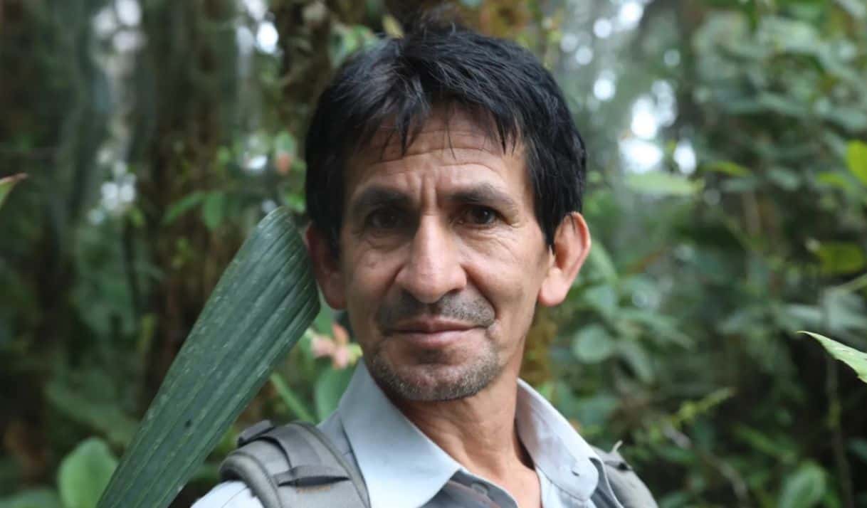 Jose Martín Ovando, un guía en Los Cedros, la reserva de bosque nuboso de 4,800 hectáreas en los Andes ecuatorianos del noroeste, una de las áreas más biodiversas del mundo. Foto de Peter Yeung.
