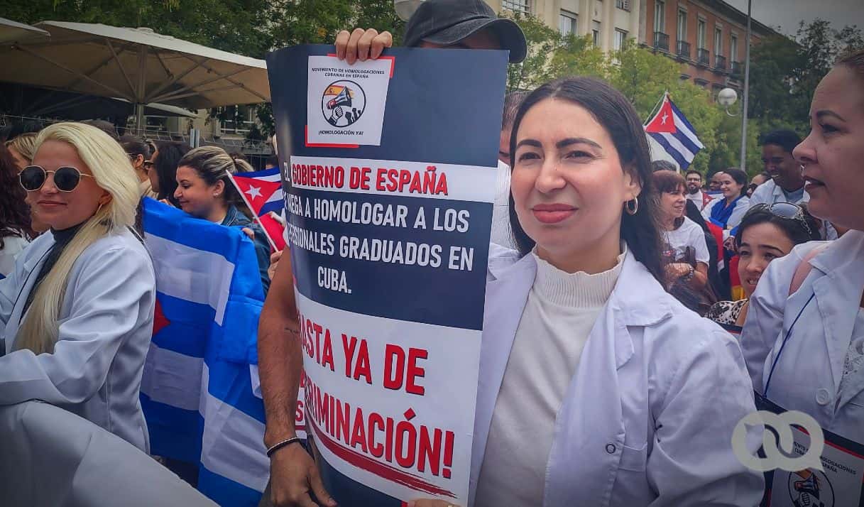 Médicos cubanos en España podrán acceder a seguros y becas de formación
