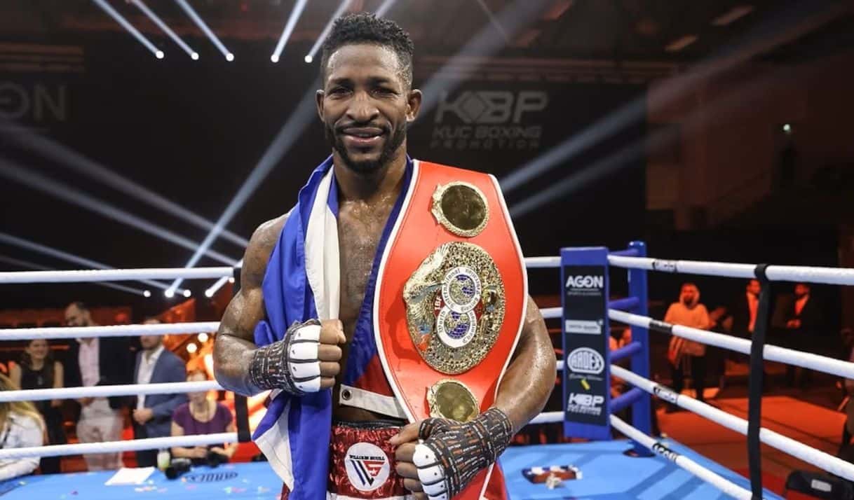 William Scull tiene actualmente el cinturón que perdió «Canelo» Álvarez el año pasado. Foto: Instagram (@scullwilliam @torstenhelmke)