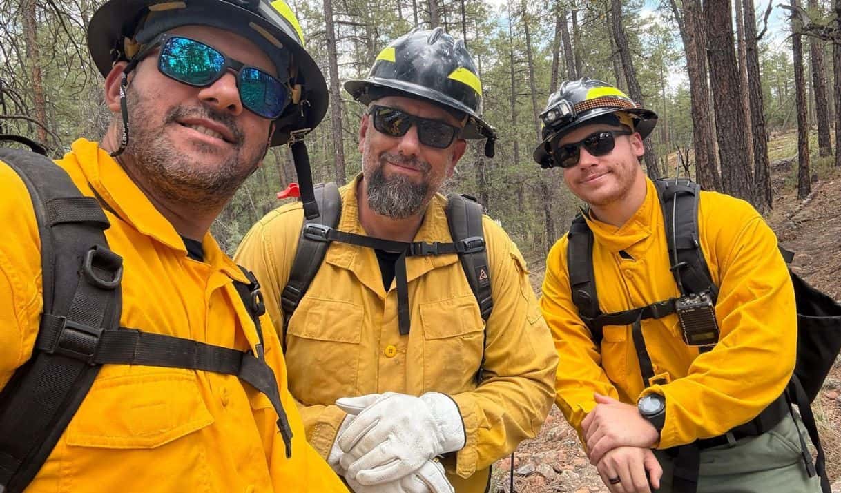 De Cuba a las llamas de Arizona: servir como bombero en EE. UU.