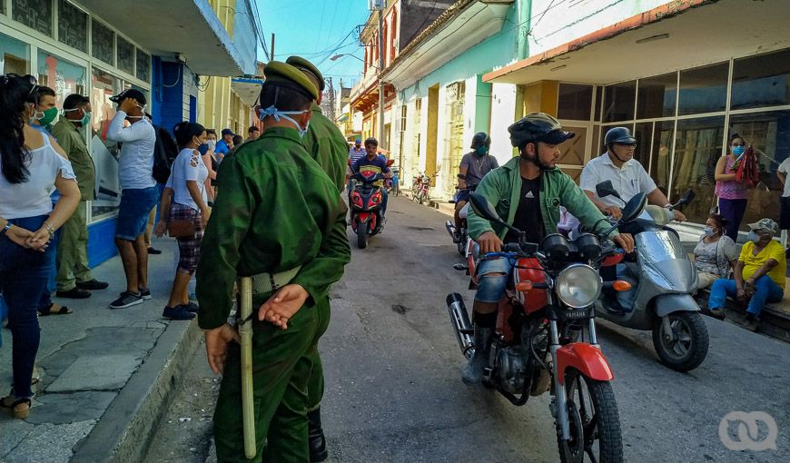 Militares en las calles de Cuba
