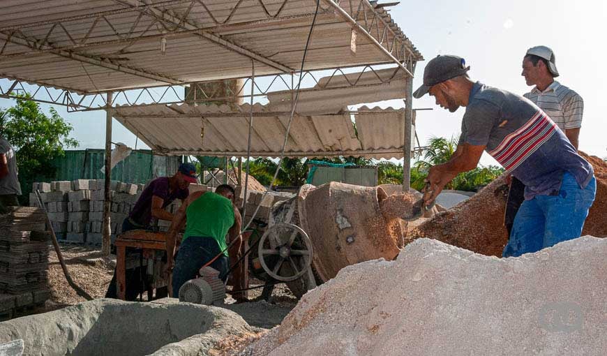 La construcción y la arquitectura son dos sectores por cuenta propia que necesitan de la creatividad y la innovación en Cuba. Foto: Sadiel Mederos.