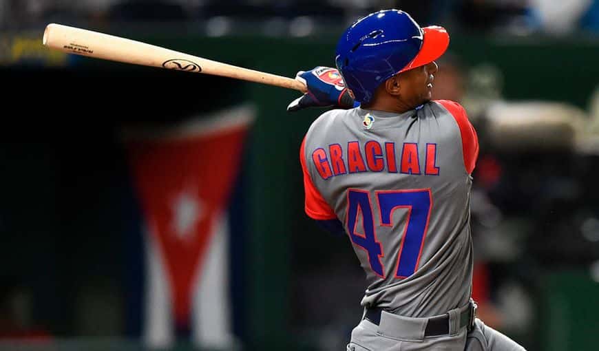 Yurisbel Gracial juega en los Halcones de SoftBank de la Liga Japonesa de Béisbol profesional. Foto: Getty images.