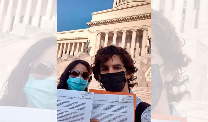 Entrega del recurso de Queja y Petición ante la Asamblea Nacional del Poder Popular, 25 de marzo de 2021. Foto: Tomada de la página de Facebook del 27N.