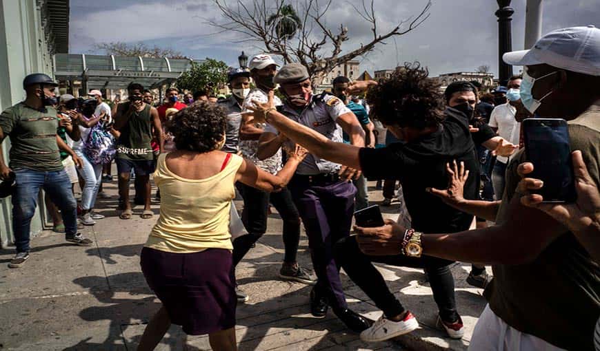 La Habana, 11 de julio de 2021. Foto: Ramón Espinosa / AP.