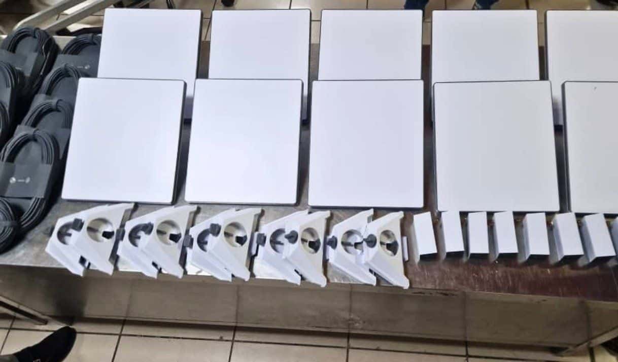 Equipos de Starlink confiscados por la Aduana de Cuba.