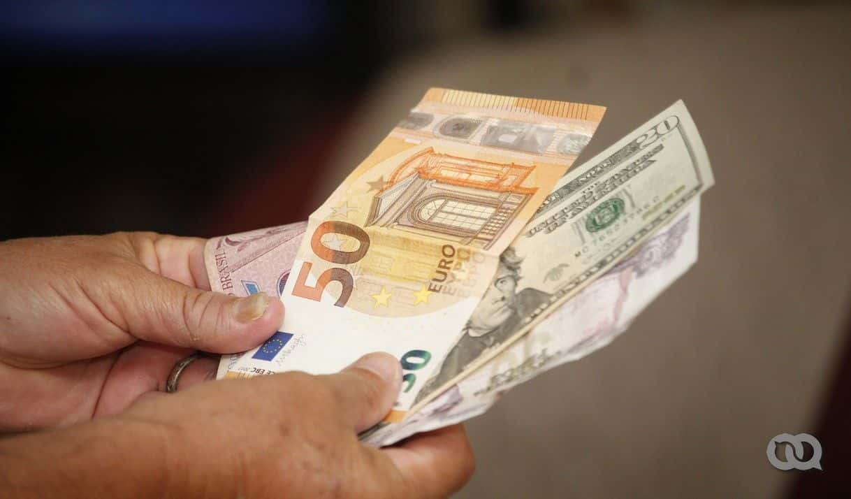 Mercado informal en Cuba: el dólar sigue en 548 CUP y el euro cumple una semana sin cambios