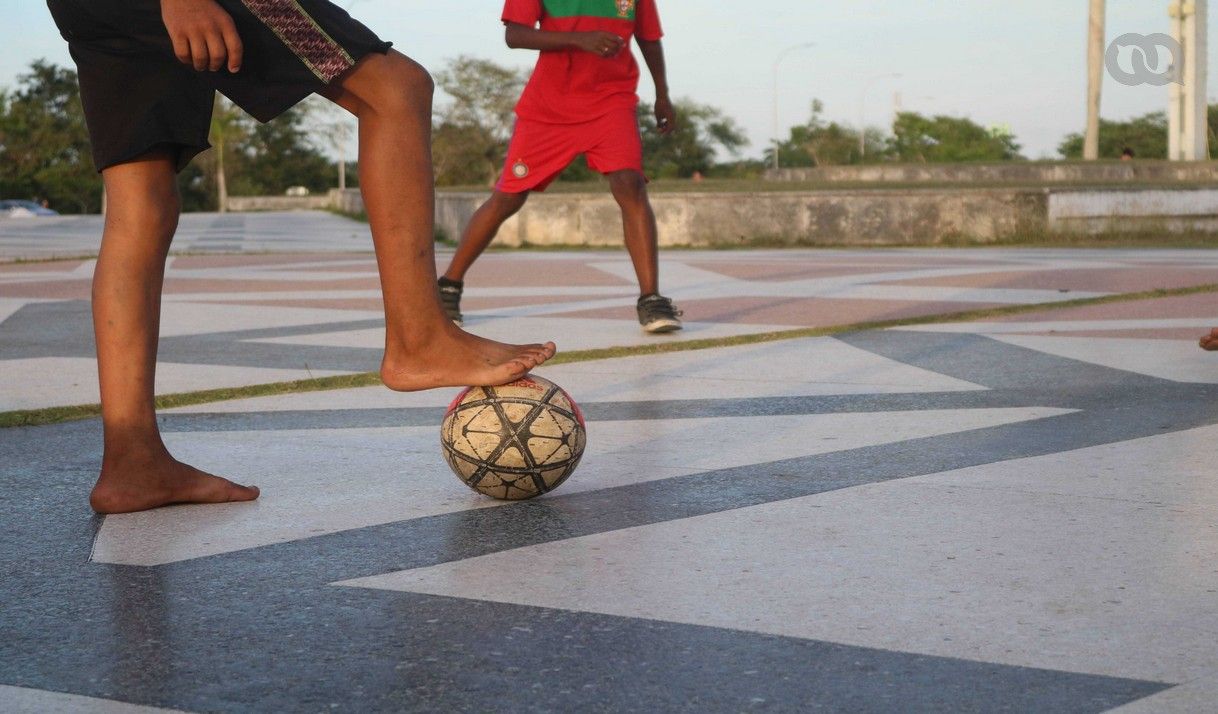 Bajo la alfombra de la industria del futbol» (Voces, El Mundo)