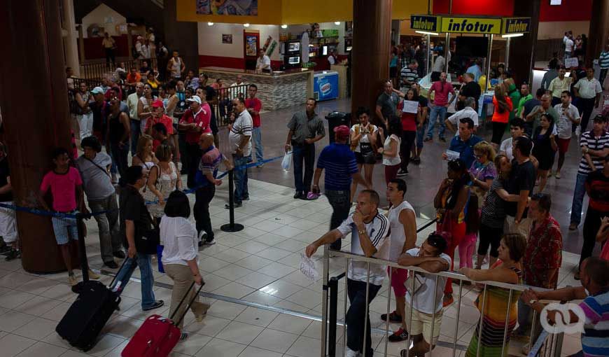 Autoridades de La Habana, Cuba, analizan regular la entrada futura al país de viajeros cubanos que incumplan protocolos sanitarios, COVID-19