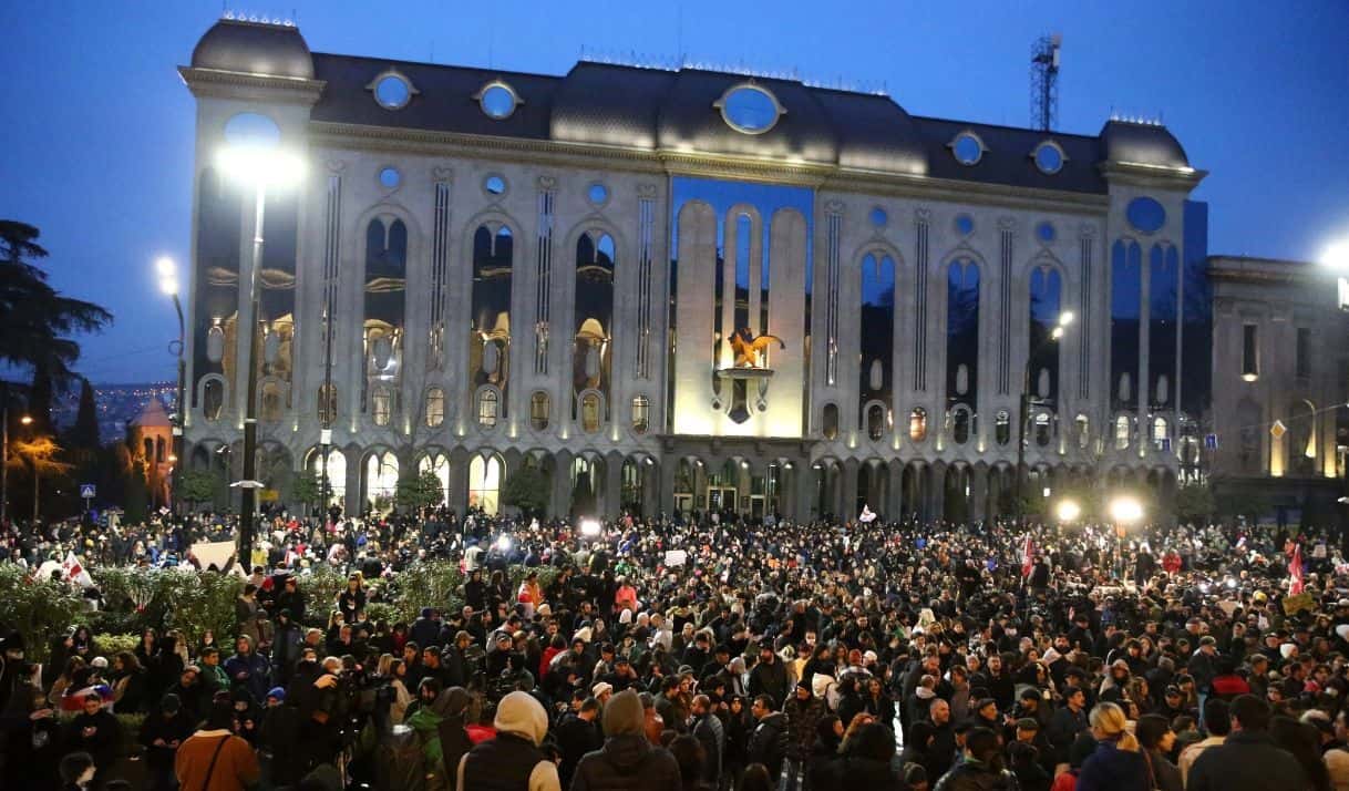 Parlamento de Georgia, en Tiflis, Georgia, el jueves 9 de marzo de 2023 / Foto: Zurab Tsertsvadze / AP.