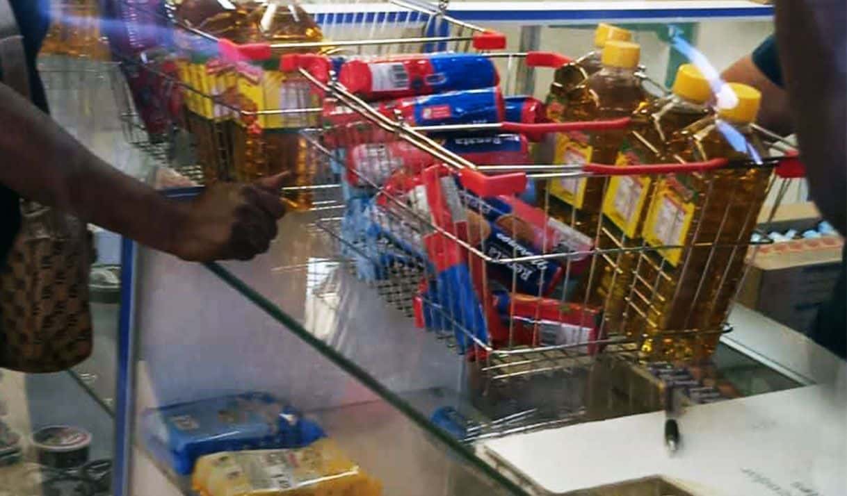 Aceite en una tienda en dólares en La Habana. Foto: Tomada de redes sociales.