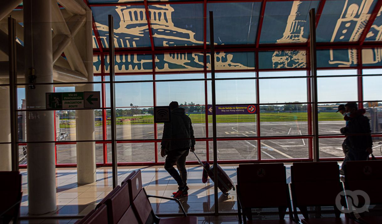 aeropuerto persona Cuba