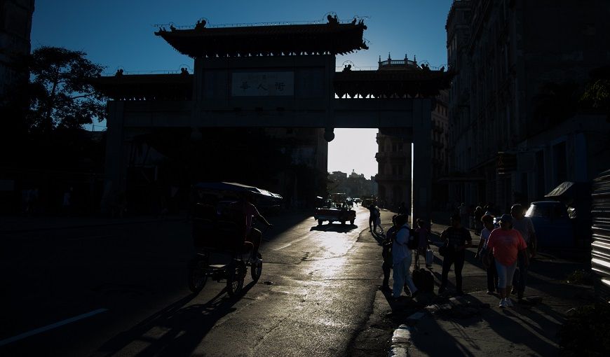 Contraluz en el Barrio Chino de La Habana. Foto: Cosett Pérez Hernández