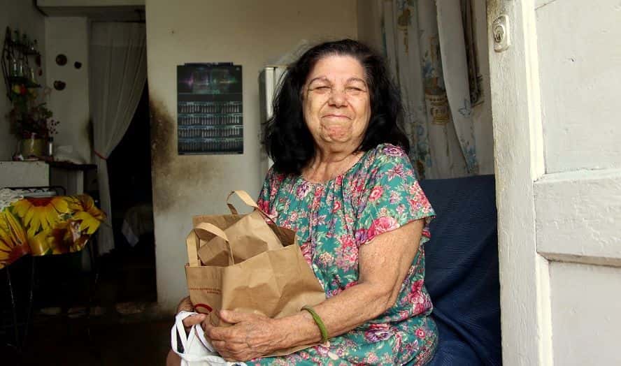 La cafetería Juanky’s Pan se une a otros proyectos para ayudar a ancianos vulnerables