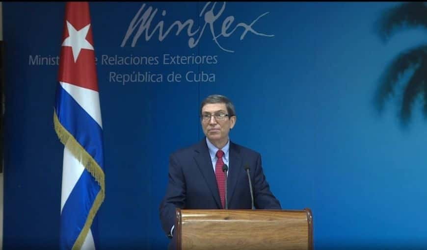 El canciller cubano Bruno Rodríguez en rueda de prensa en el Ministerio de Relaciones Exteriores el 13 de julio de 2021. Foto: Ismael Francismo / AP.
