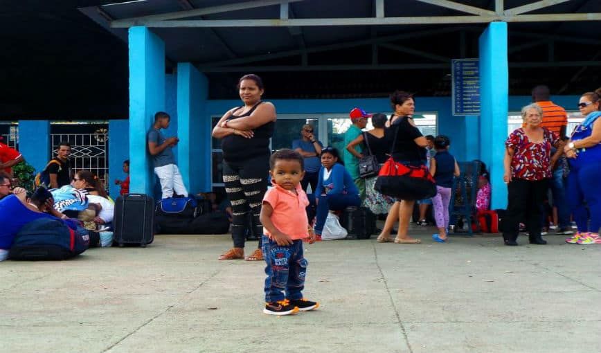 Cola en listas de espera para viajar dentro de Cuba