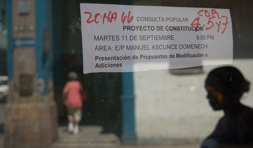 Citación para una debate constitucional en La Habana. Fotos: Cosett Pérez Hernandez