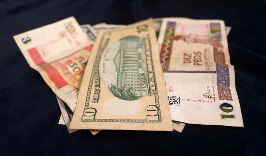 Sube el dólar estadounidense en el mercado informal