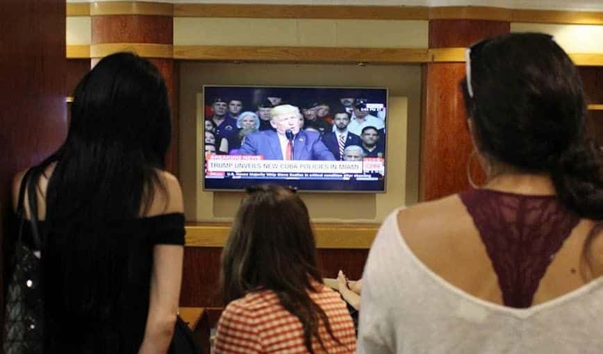 Emprendedores cubanos escuchan a Trump. Foto: Alba León Infante