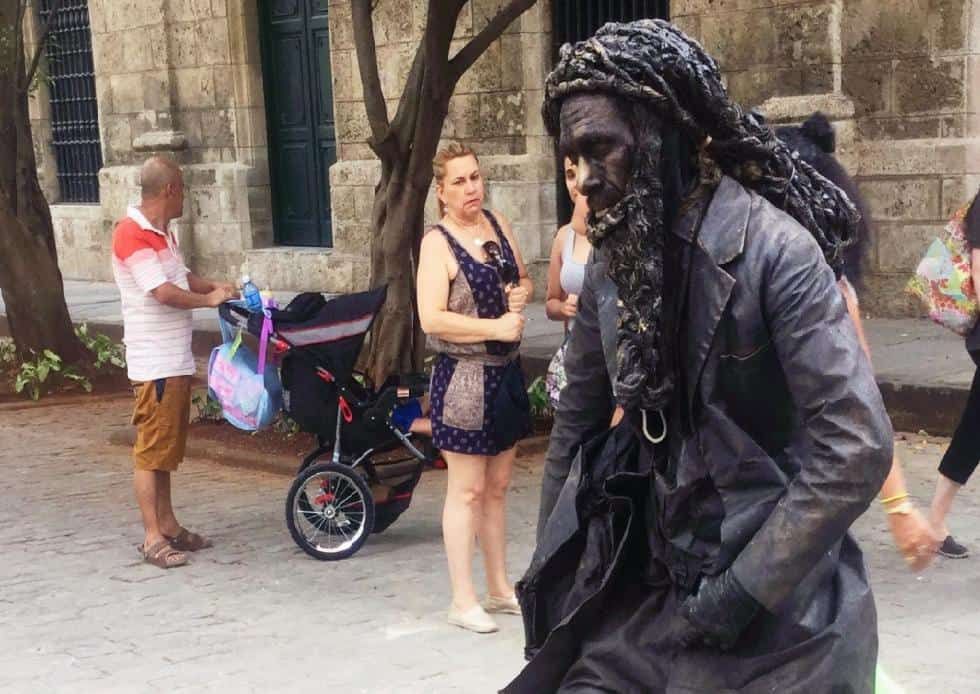 Estatua viviente en Cuba