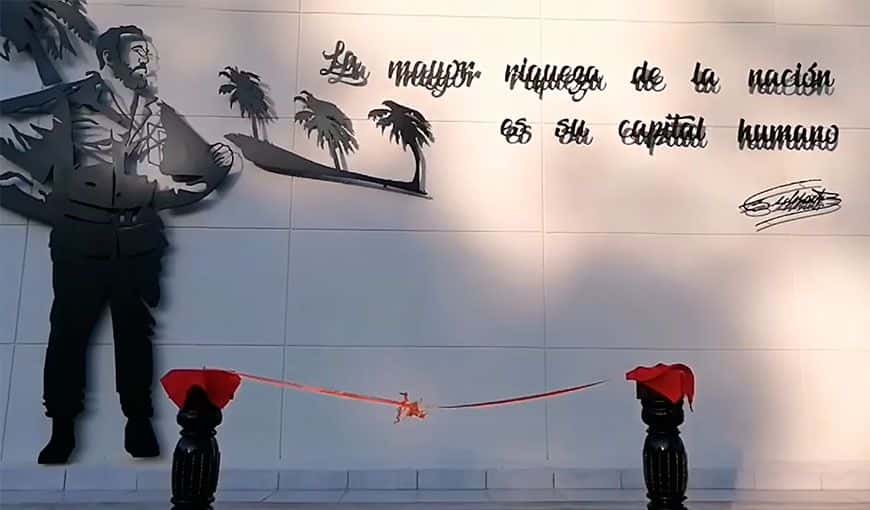 Obra artística dedicada a Fidel Castro en el Estado Mayor Nacional. 