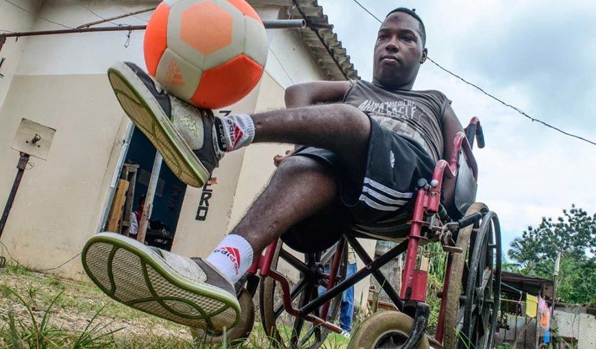 Jarold Quintana Figueroa consiguió su record de 400 golpes en 3 minutos. Pese a sus condiciones físicas, su esfuerzo en su práctica diaria le permite estar apto para esta modalidad. Foto: Otmaro Rodríguez.