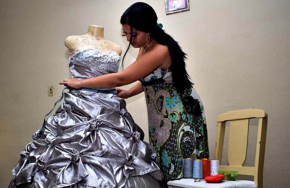 Trajes reciclados para quinceañeras