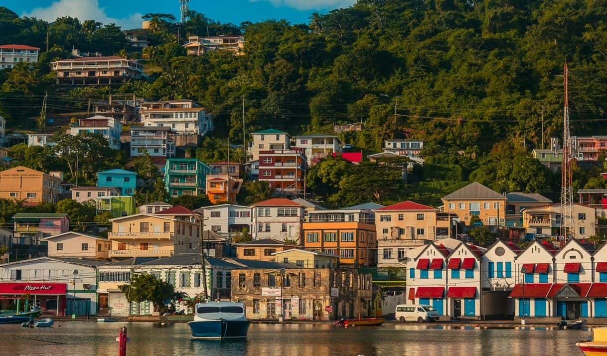 Ofrecen contratos en dólares y visas de trabajo para Granada a albañiles y carpinteros cubanos