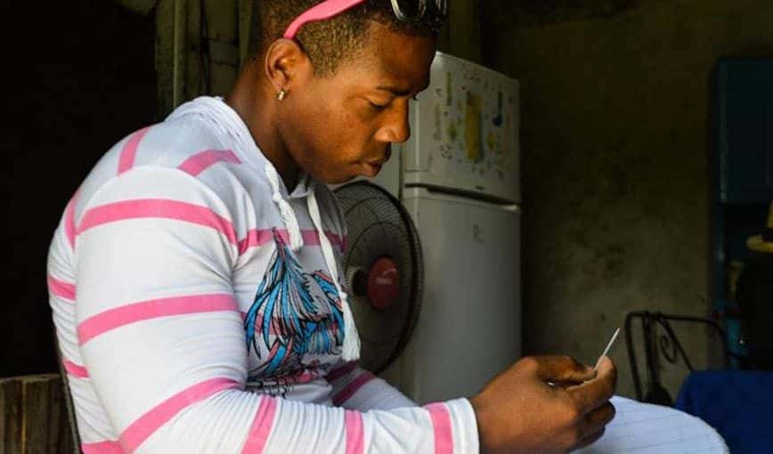 Hombres bordadores de Trinidad. Foto: Carlos Luis Sotolongo Puig