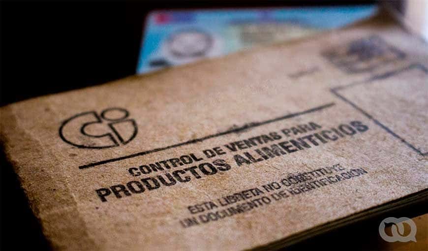 Libreta de abastecimiento en Cuba. Foto: Enrique Torres.