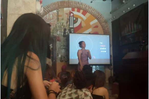 Los artistas visuales además de compartir sus experiencias, pudieron debatir con especialistas de comunicación y marketing digital. Foto: Archivo IPS_Cuba